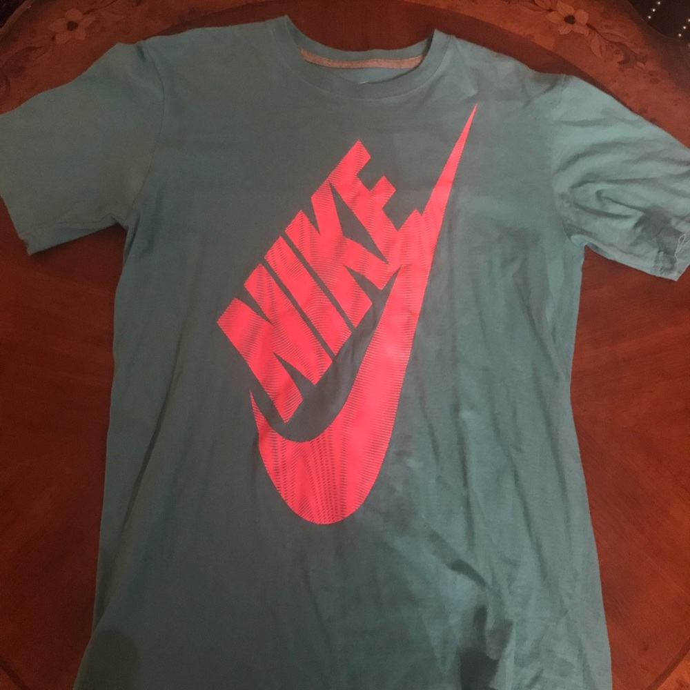 Nike T Shirt